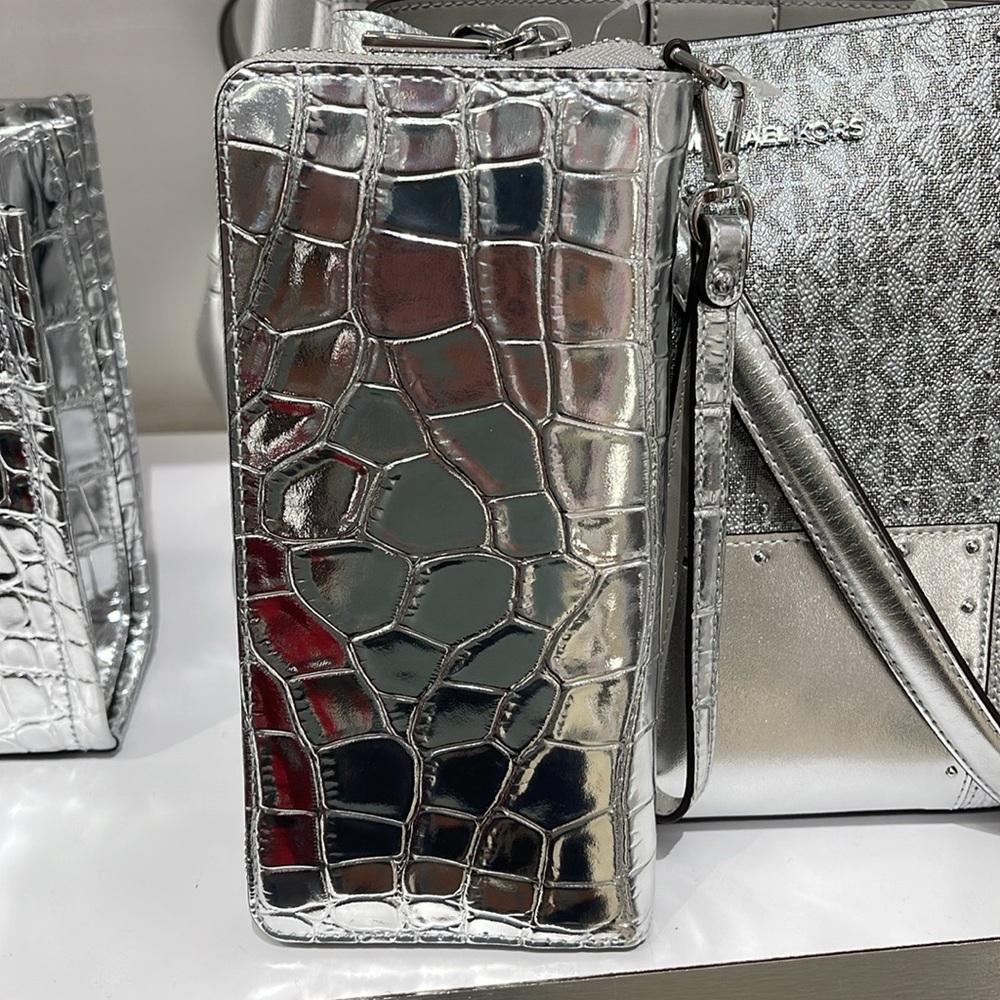 Michael Kors JST LgMetallic Crocodile Embossed Leather Continental Wallet
Silver - Picture 16 of 16